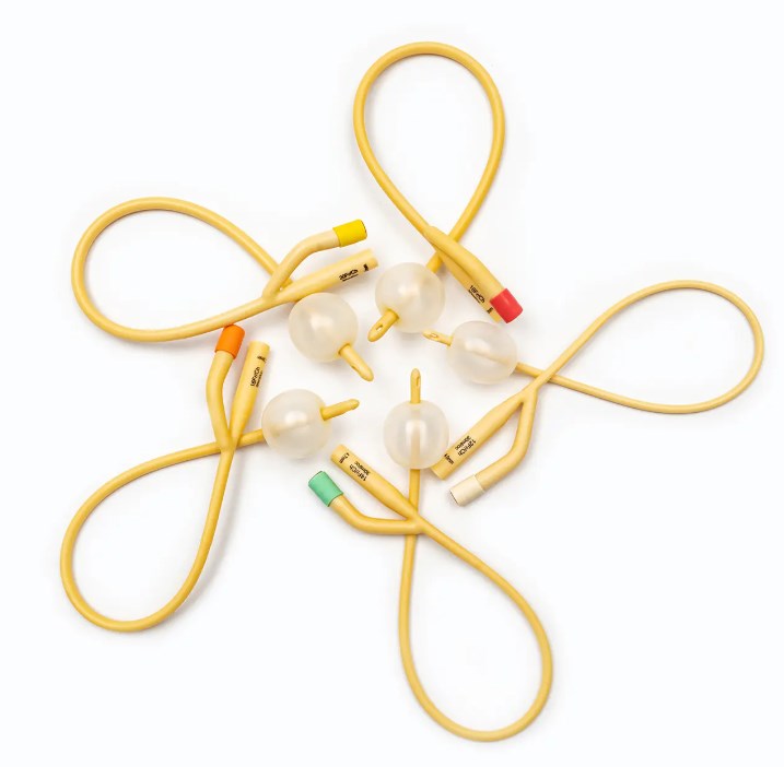 요도 카테터의 재료와 구조가 실제 사용자 경험에 어떤 영향을 미치나요?